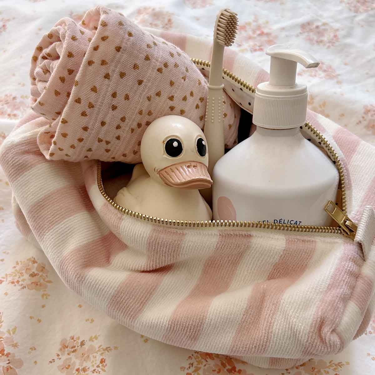 Photo de 2trousse de toilette vic rayures light pink par Les Biscottes