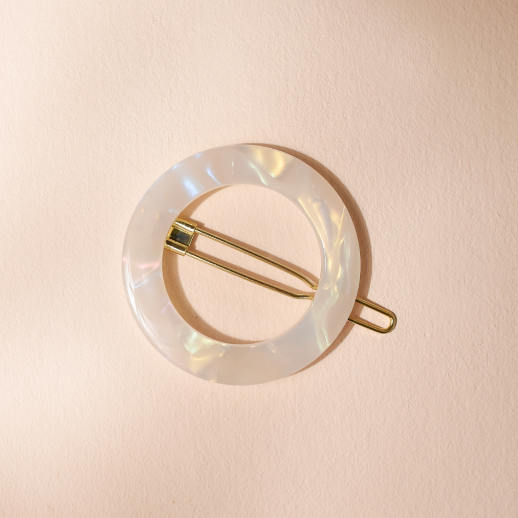 Photo de barrette ronde nacre bachca 1 par Les Biscottes