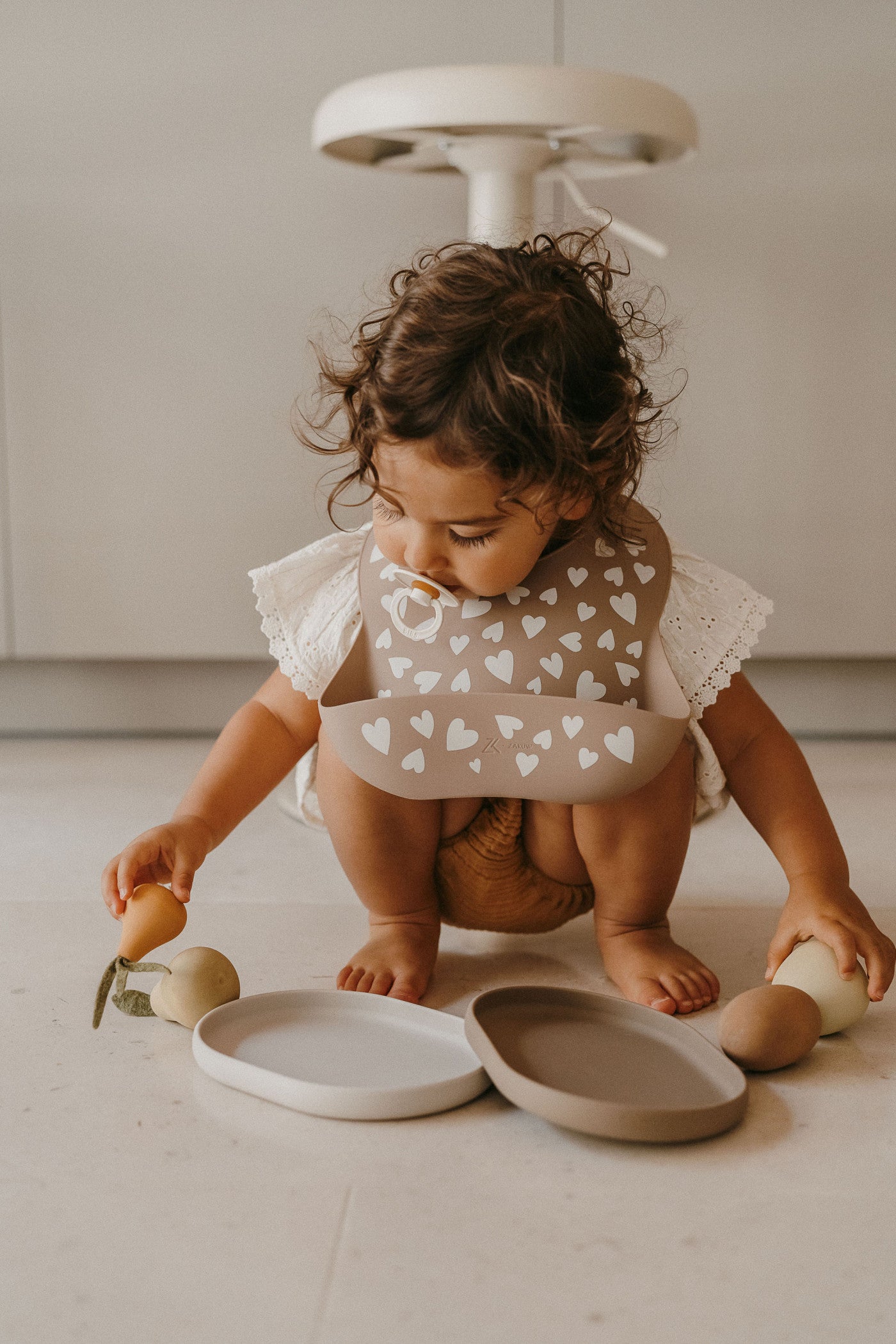 Bavoir Cœurs Taupe - Zakuw