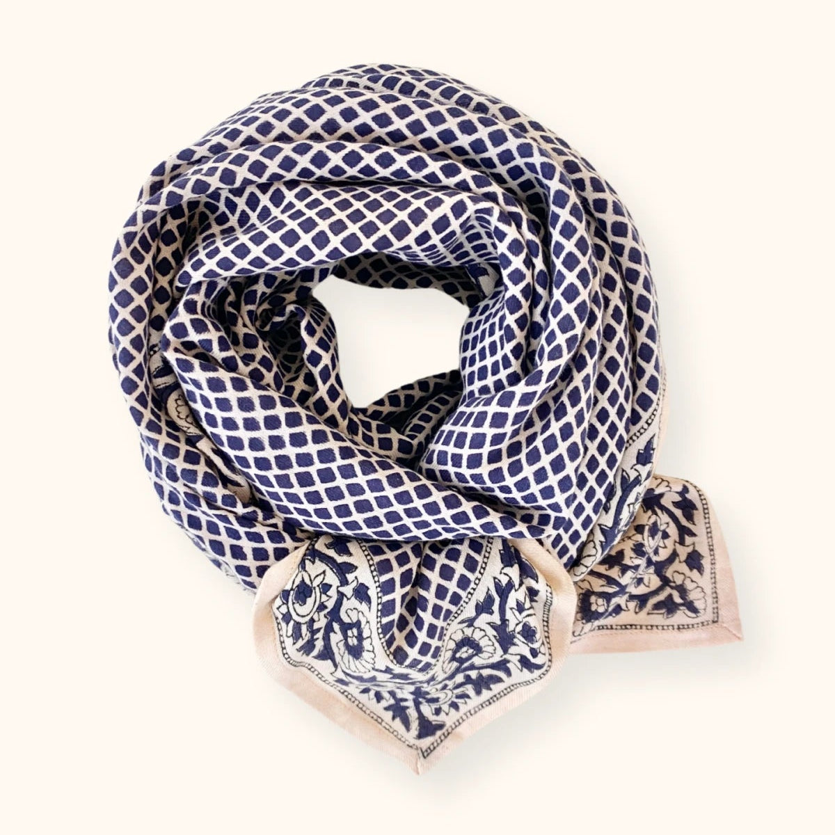 Photo de big foulard latika mosaic_93e2de38 bdde 4d4c 8bee b33f4af16dd1 par Les Biscottes