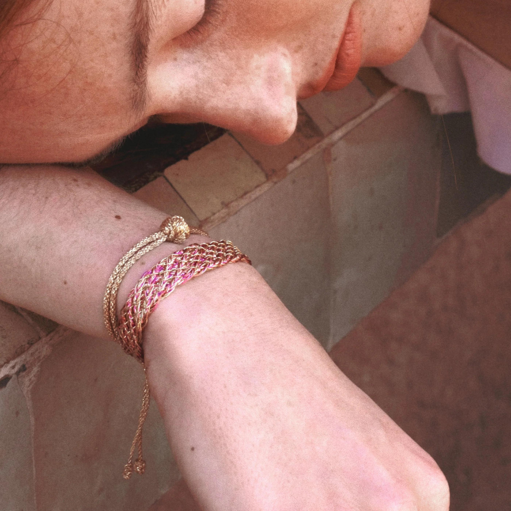 Photo de bracelets lines gold hot pink maayaz 2 par Les Biscottes