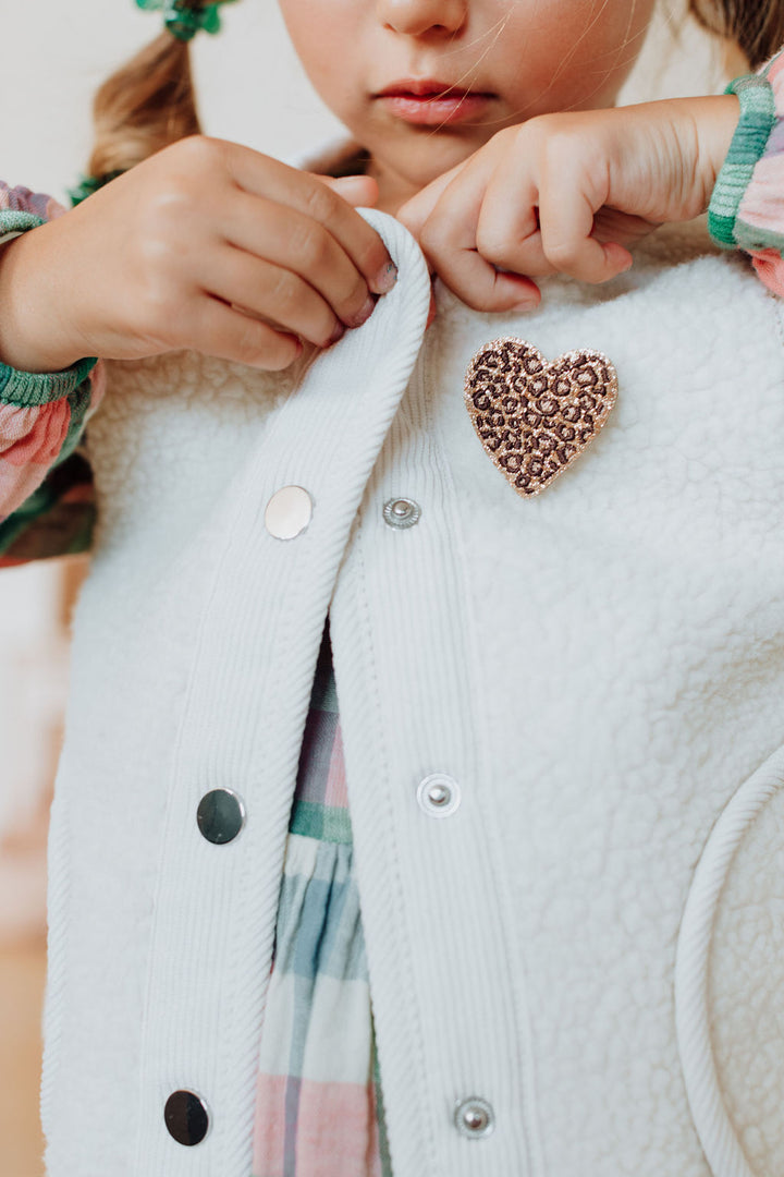 Photo de broche coeur leo luciole et petit pois 2 par Les Biscottes