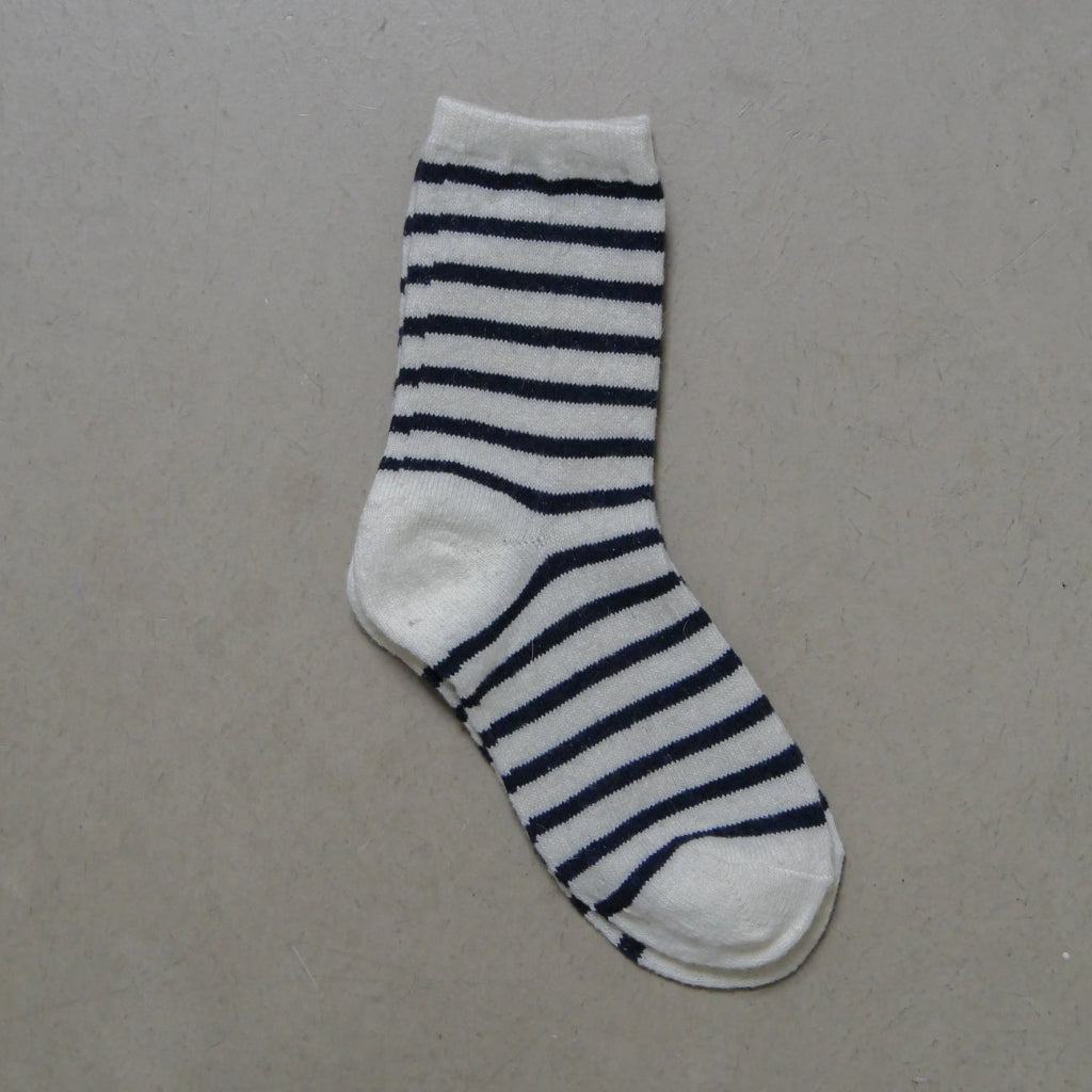 Photo de chaussettes mariniere bleu blanc gentil coquelicot 1 par Les Biscottes