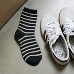 Photo de chaussettes mariniere noir blanc gentil coquelicot 2 par Les Biscottes