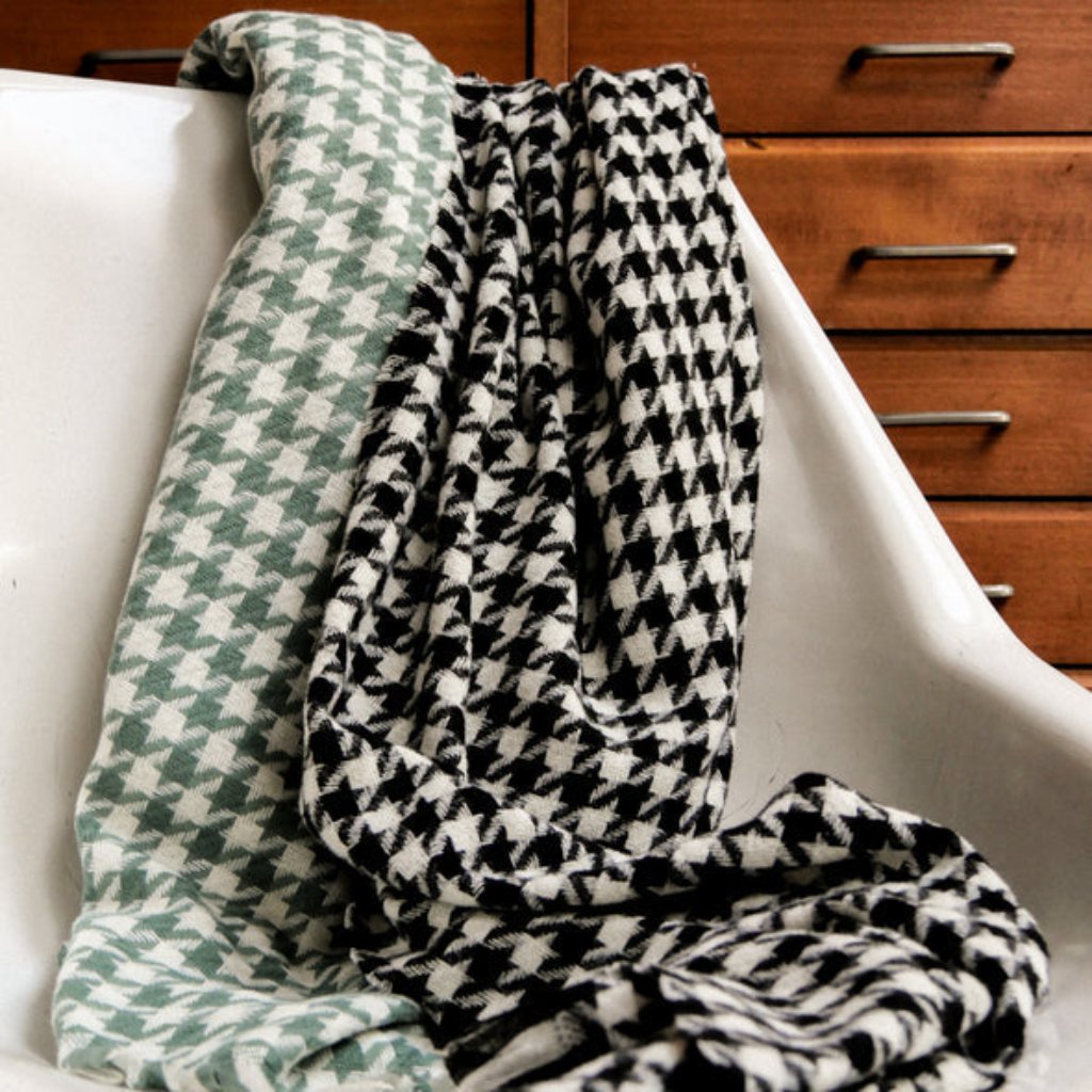 Photo de echarpe femme pied de poule gentil coquelicot 1 par Les Biscottes