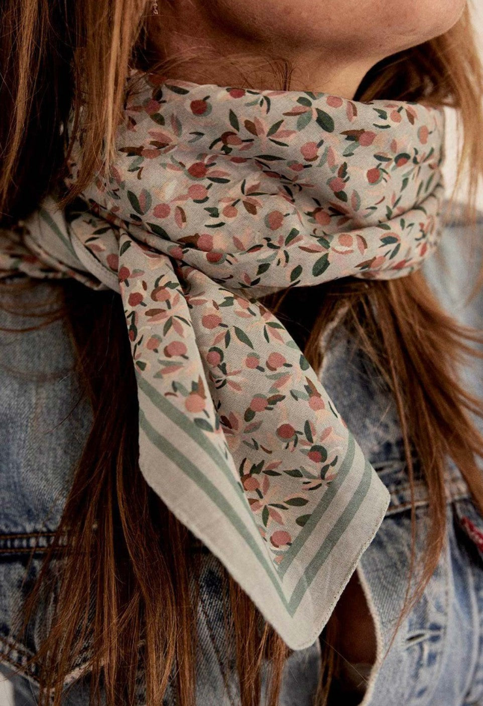 Photo de foulard bloom sauge gabrielle paris 2 par Les Biscottes