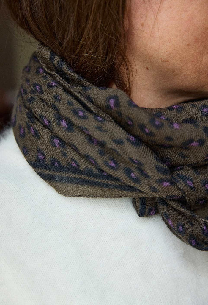 Foulard Laine Léopard Forêt - Gabrielle Paris