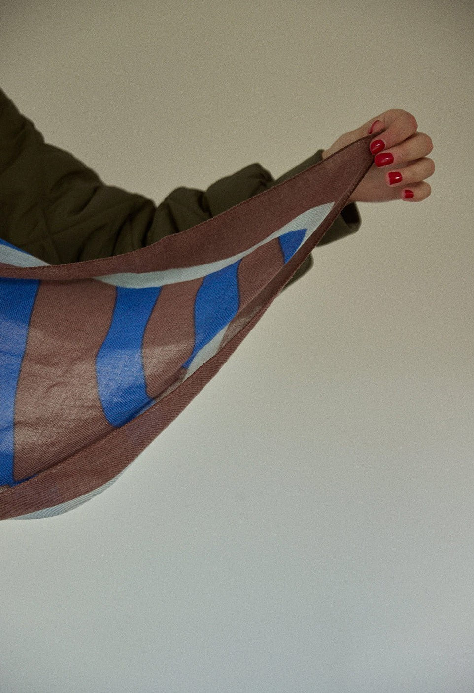 Photo de foulard en laine zebra majorelle gabrielle paris 1 par Les Biscottes