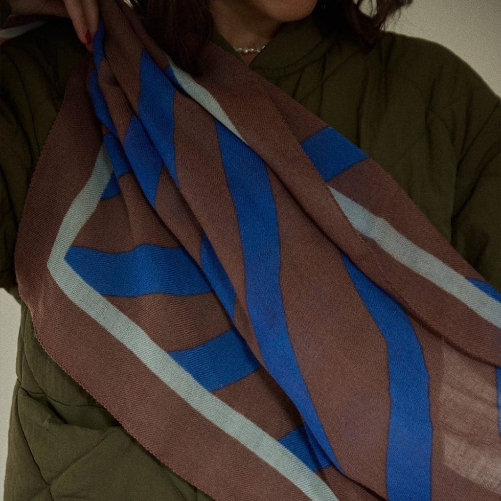 Photo de foulard en laine zebra majorelle gabrielle paris 2 par Les Biscottes