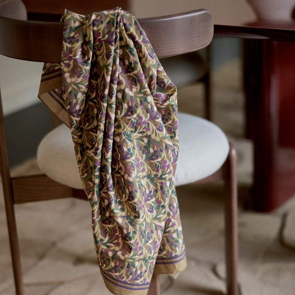 Photo de foulard songe violet gabrielle paris 1 par Les Biscottes