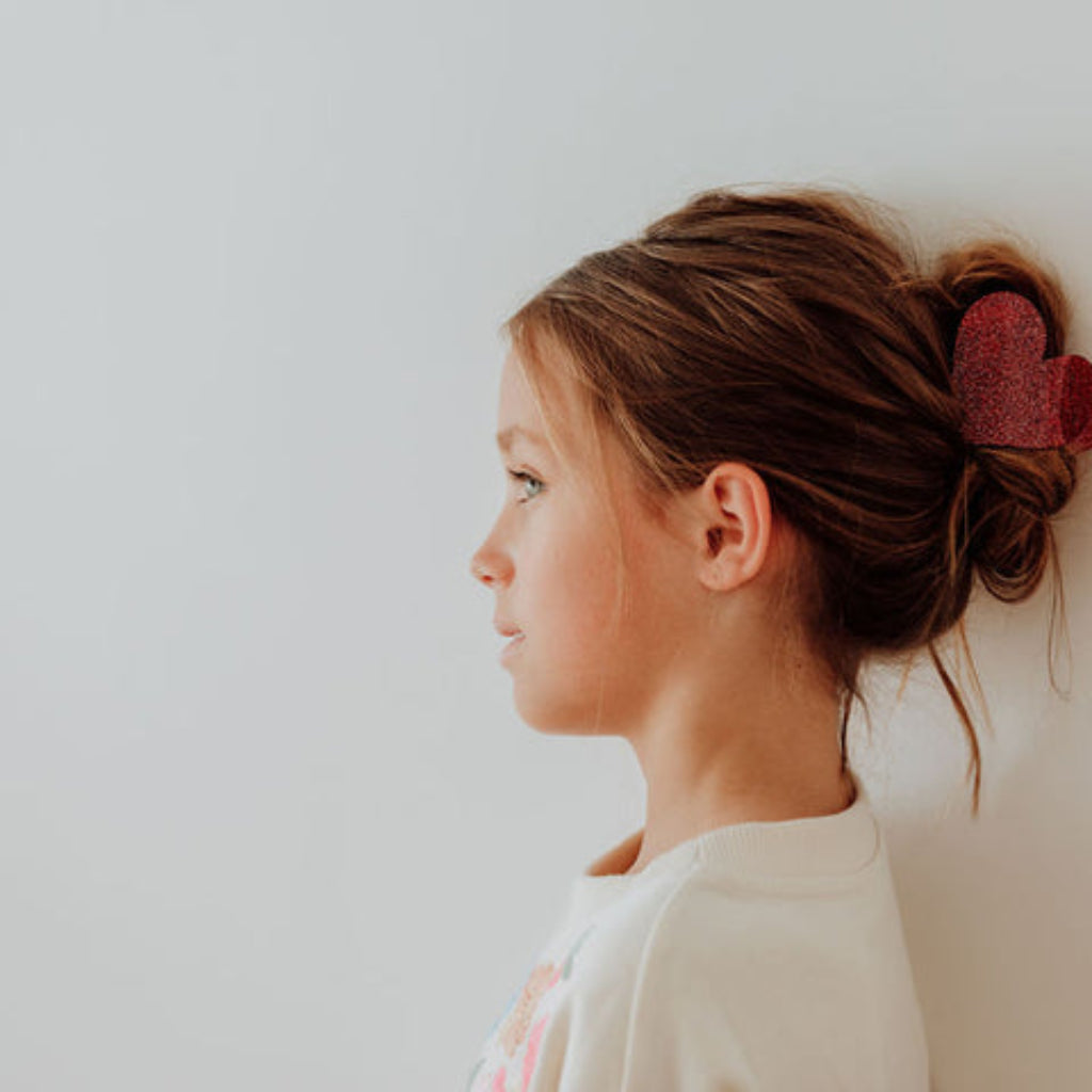 Photo de grande pince coeur rouge luciole et petit pois 2 par Les Biscottes