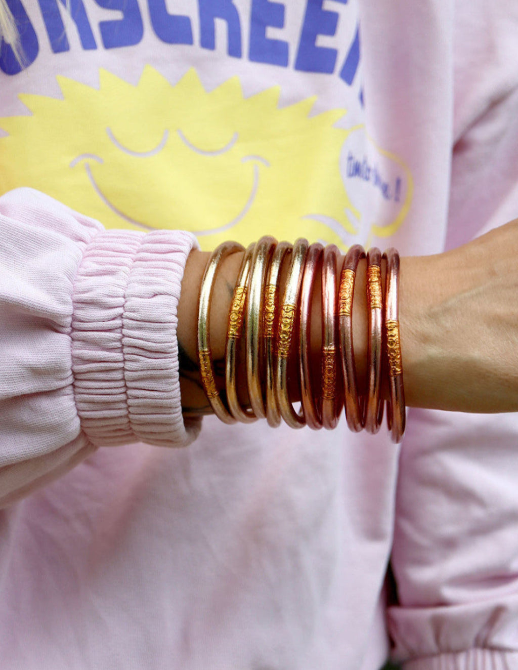 Photo de jonc bouddhiste champagne avec mantra peche CHERIE SHERIFF 1 par Les Biscottes