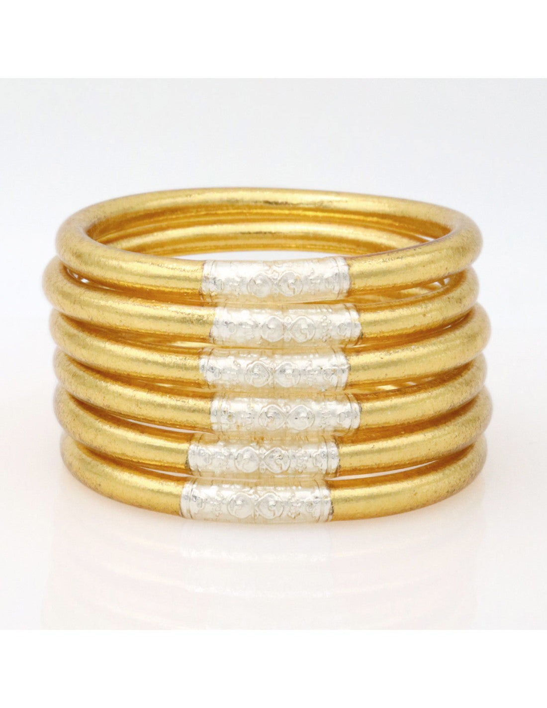 Photo de jonc bouddhiste dore clair avec mantra argent cherie sheriff 2 par Les Biscottes