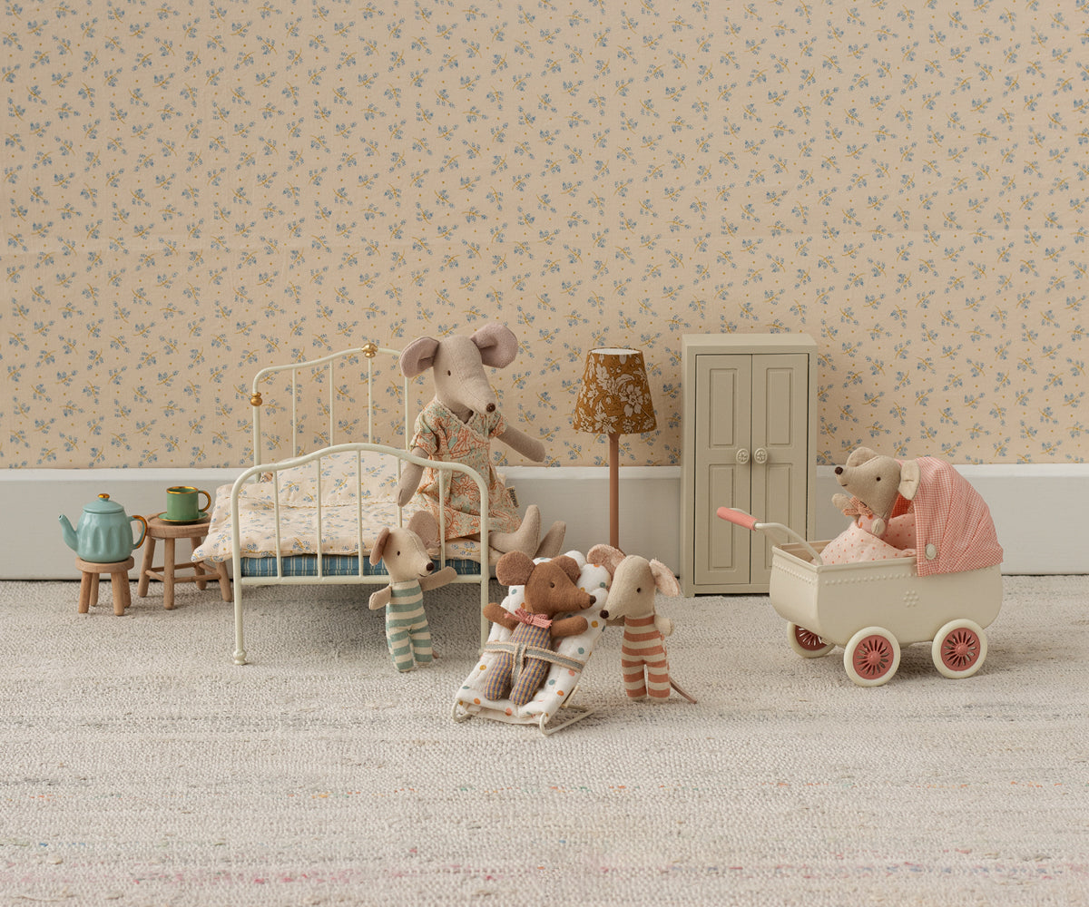 Photo de landeau corail maileg 2 par Les Biscottes