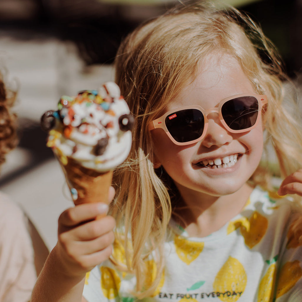 Photo de lunettes de soleil mini rosy hello hossy 1 par Les Biscottes