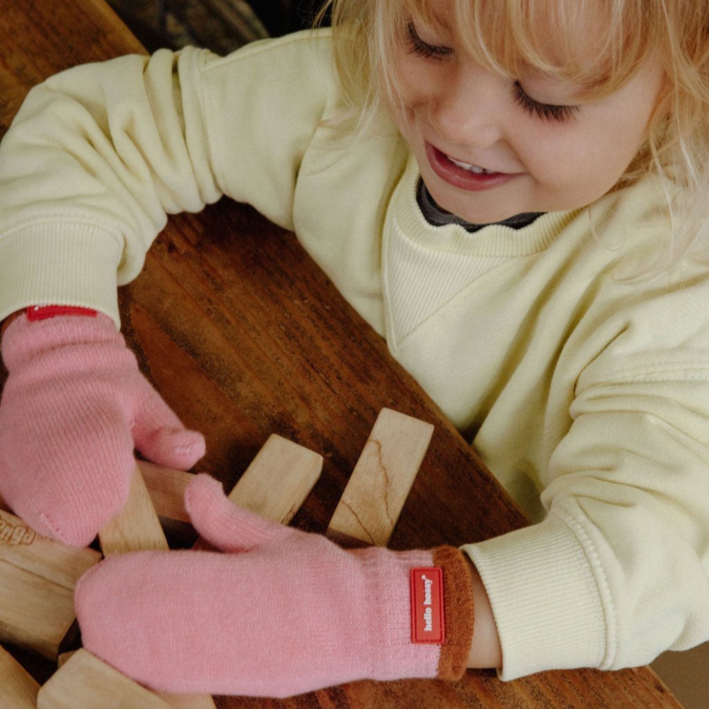 Photo de moufles hotty pink hello hossy 1 par Les Biscottes