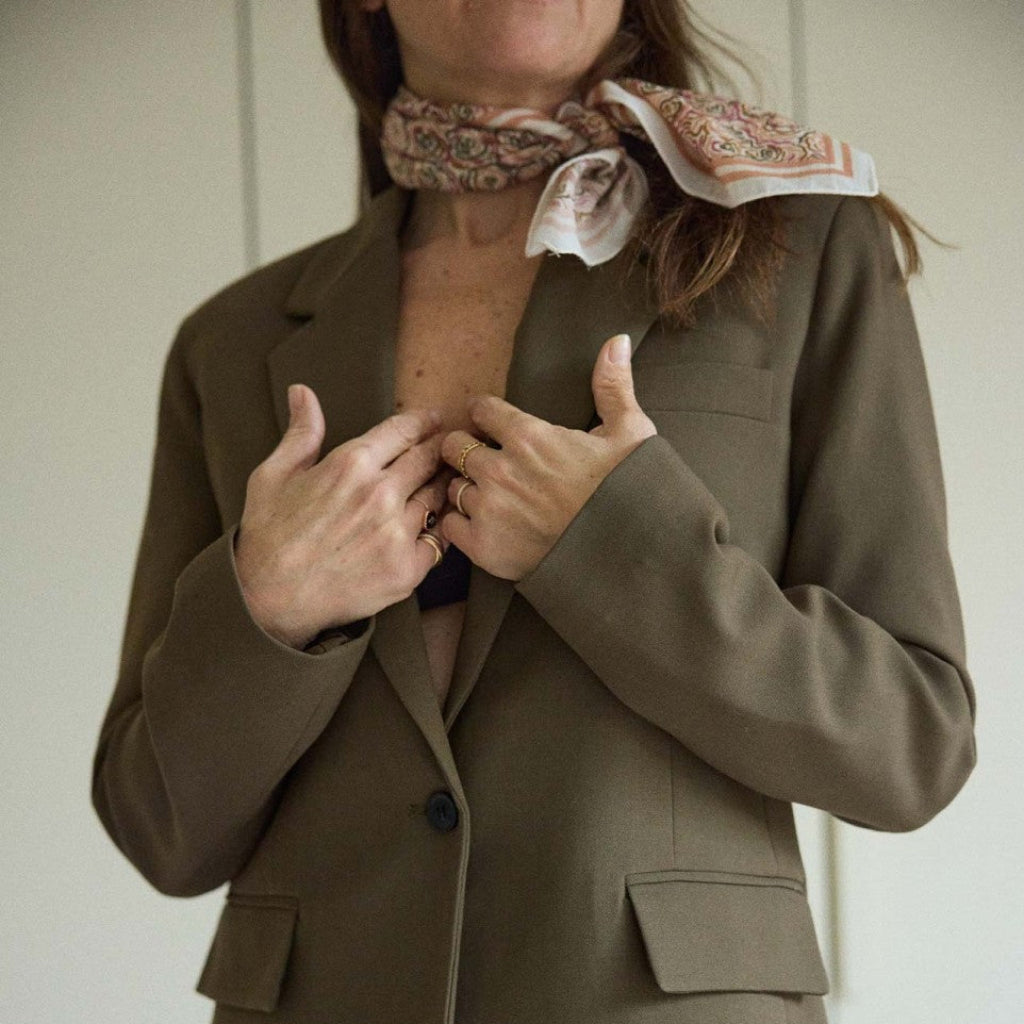 Photo de petit foulard portofino rose gabrielle 1 par Les Biscottes