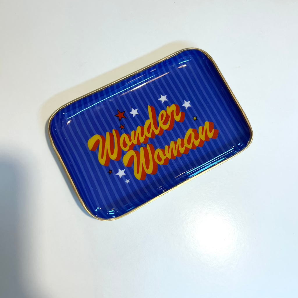 petit plateau wonder woman cabinet mode therapie 1 par Les Biscottes