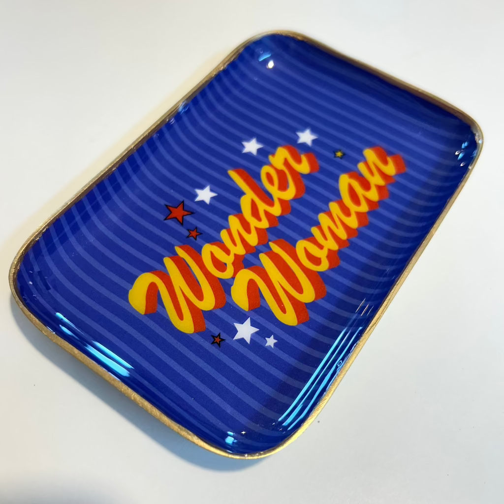 petit plateau wonder woman cabinet mode therapie 2 par Les Biscottes