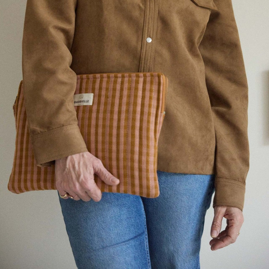 Photo de pochette ordinateur vichy glaise gabrielle 1 par Les Biscottes