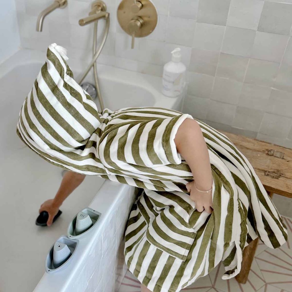 Photo de poncho de bain suzon kaki rose in april2 par Les Biscottes