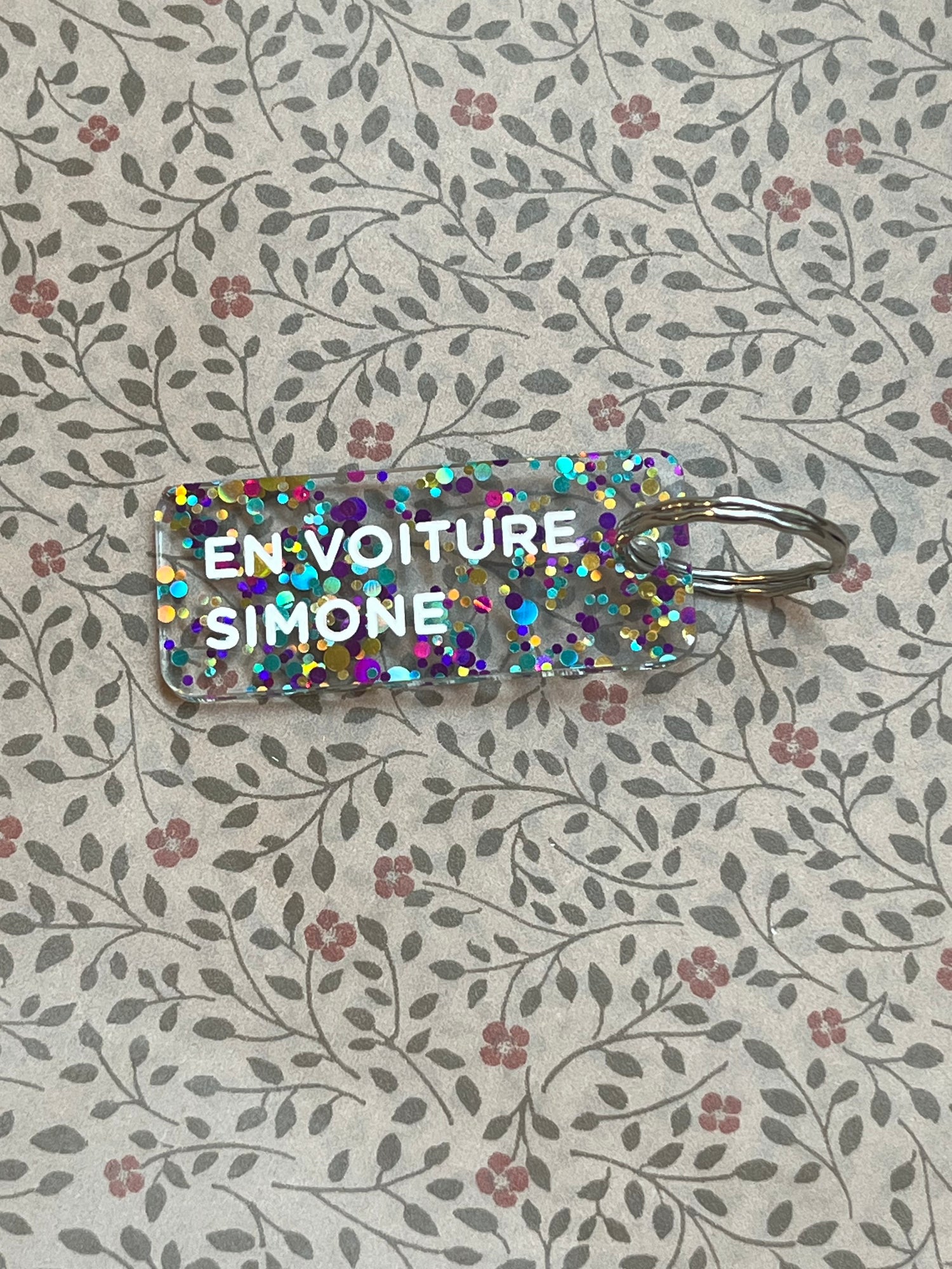 Porte-Clés Paillettes "En Voiture Simone" Multicolore - Plus de Love