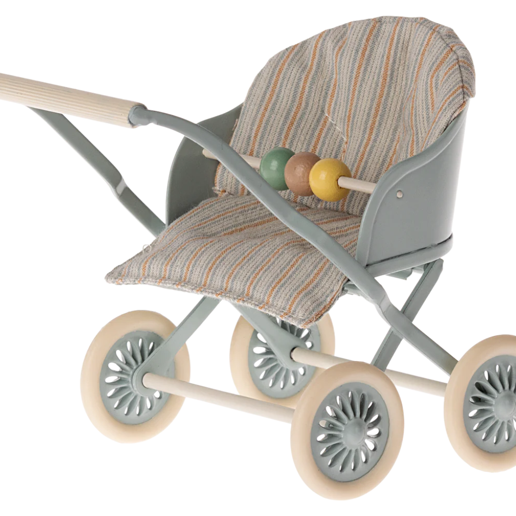 Photo de poussette bebe bleu maileg 1 par Les Biscottes