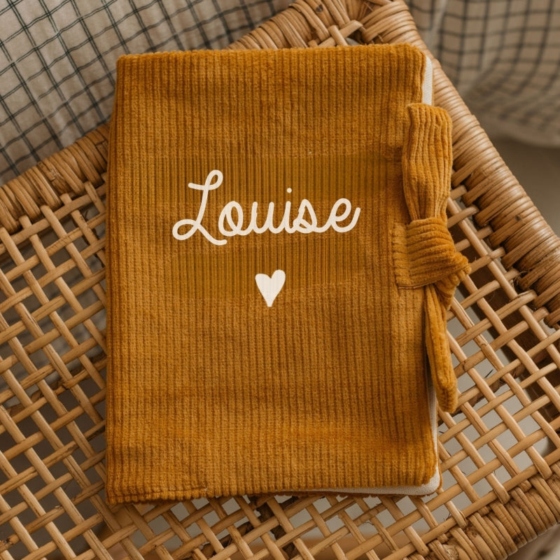 Protège Carnet de Santé Personnalisable Velours Côtelé Moutarde - Oh La La Paris