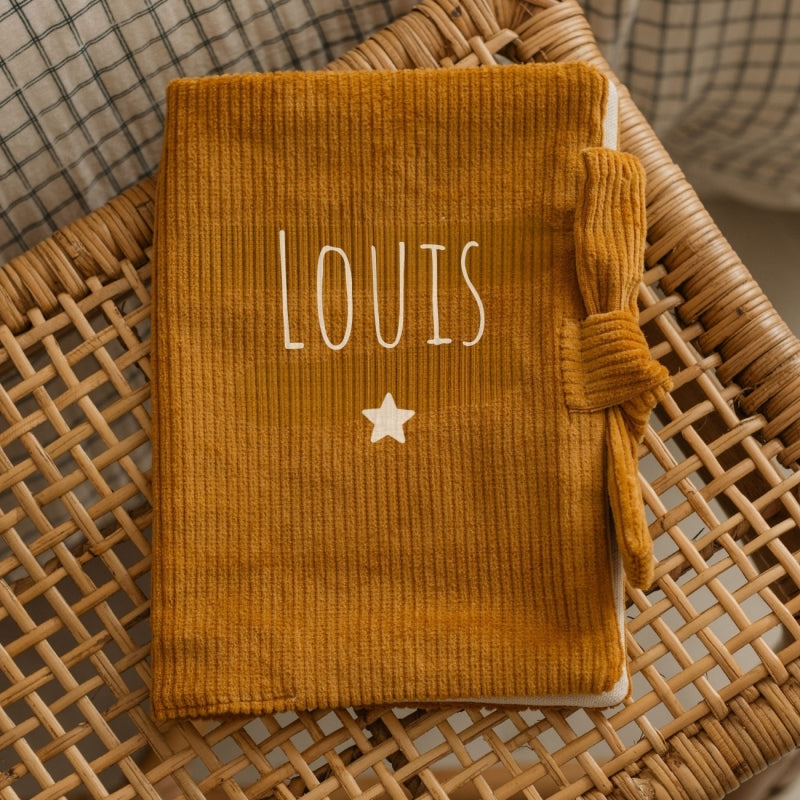 Protège Carnet de Santé Personnalisable Velours Côtelé Moutarde - Oh La La Paris