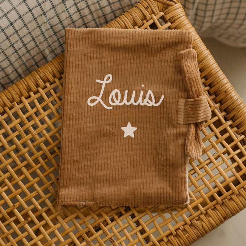 Protège Carnet de Santé Personnalisable Velours Côtelé Marron Clair - Oh La La Paris