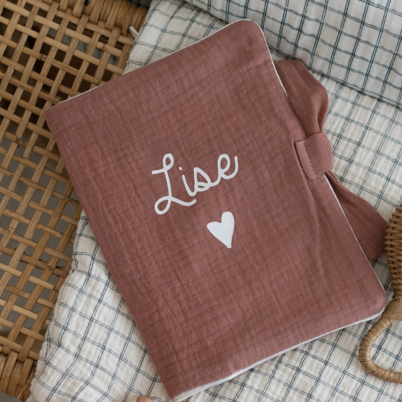 Protège Carnet de Santé Personnalisable Double Gaze Vieux Rose - Oh La La Paris