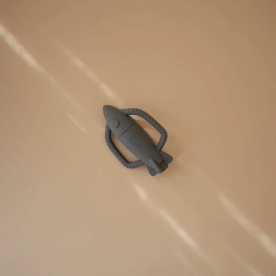 Photo de rocket rattle teether mushie 2 par Les Biscottes