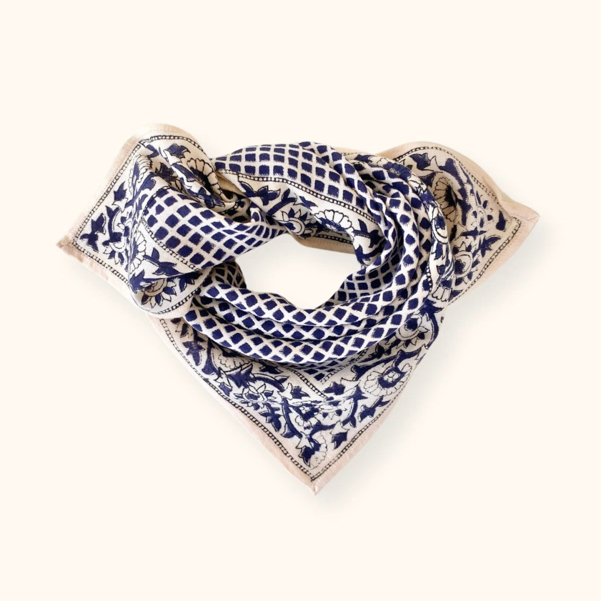 Photo de small foulard manika mosaic_a90c9816 0756 423b ba87 a4e1ee6c5627 par Les Biscottes