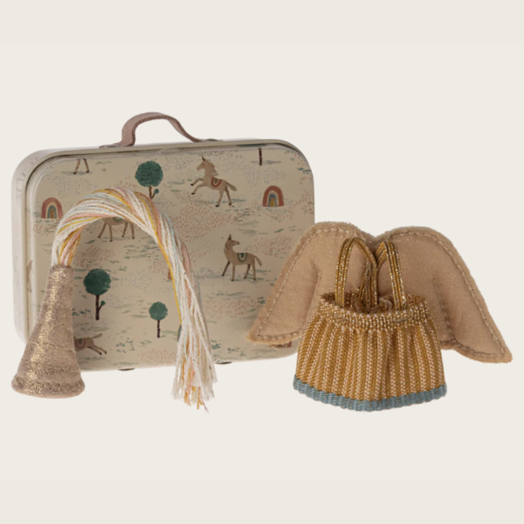 Photo de tenue de fee dans sa valisette petite soeur maileg 1 par Les Biscottes