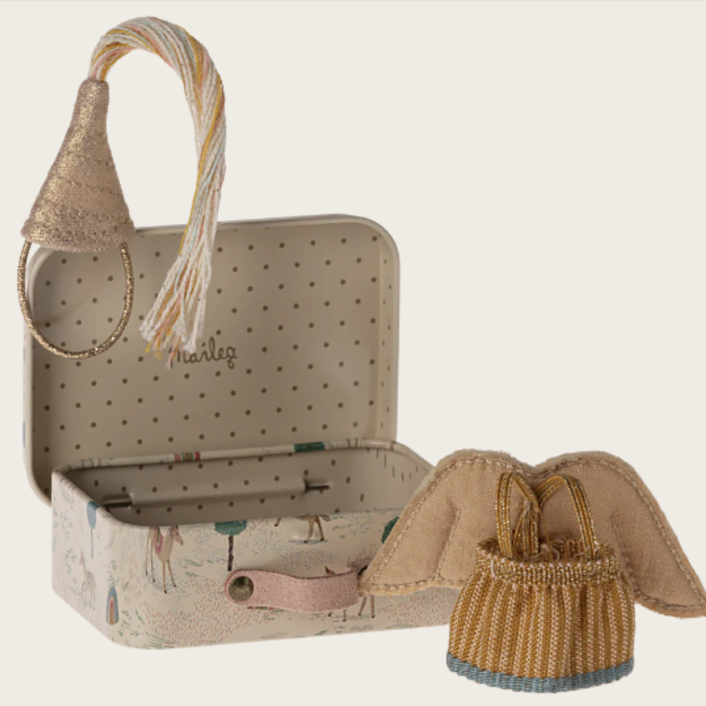 Photo de tenue de fee dans sa valisette petite soeur maileg 2 par Les Biscottes