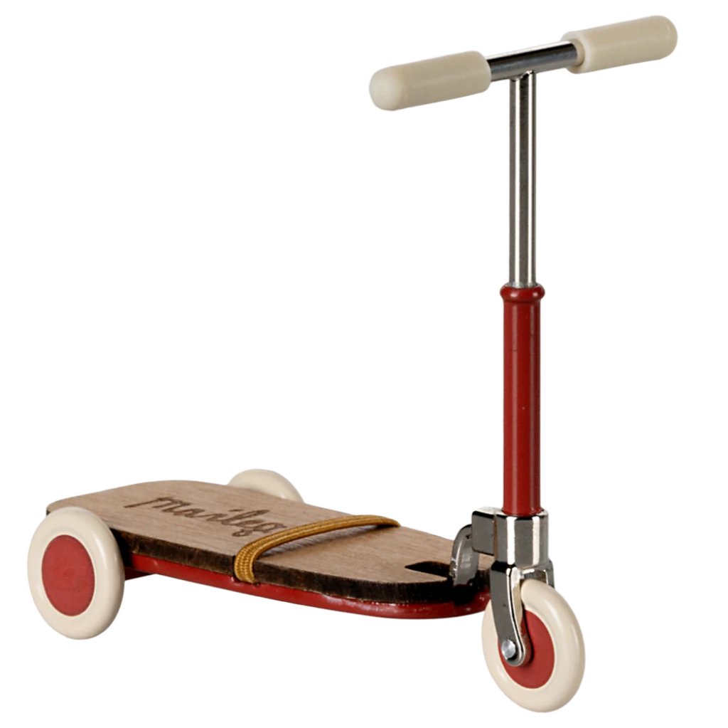 Photo de trotinette souris rouge maileg 1 par Les Biscottes