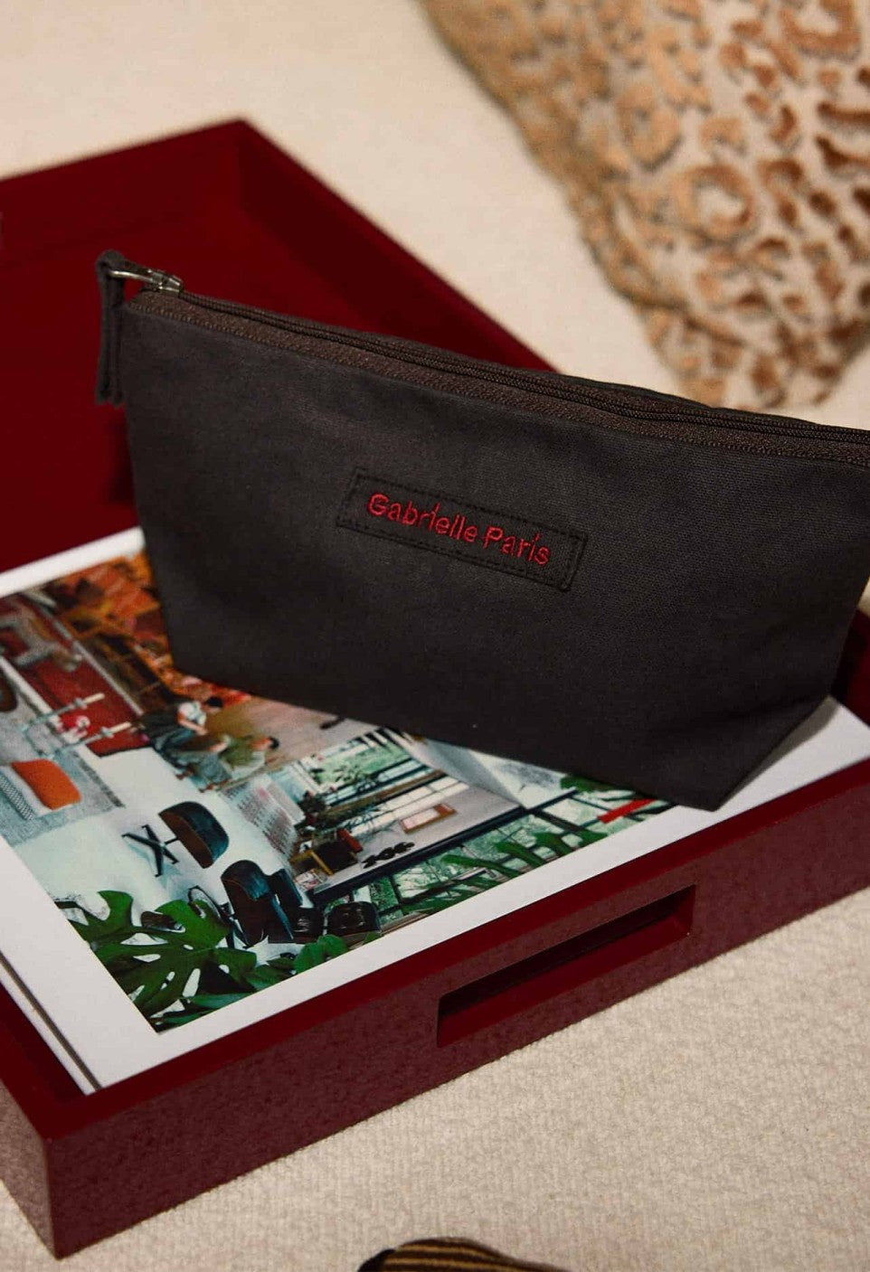 Trousse de Beauté Noir Brodé - Gabrielle Paris