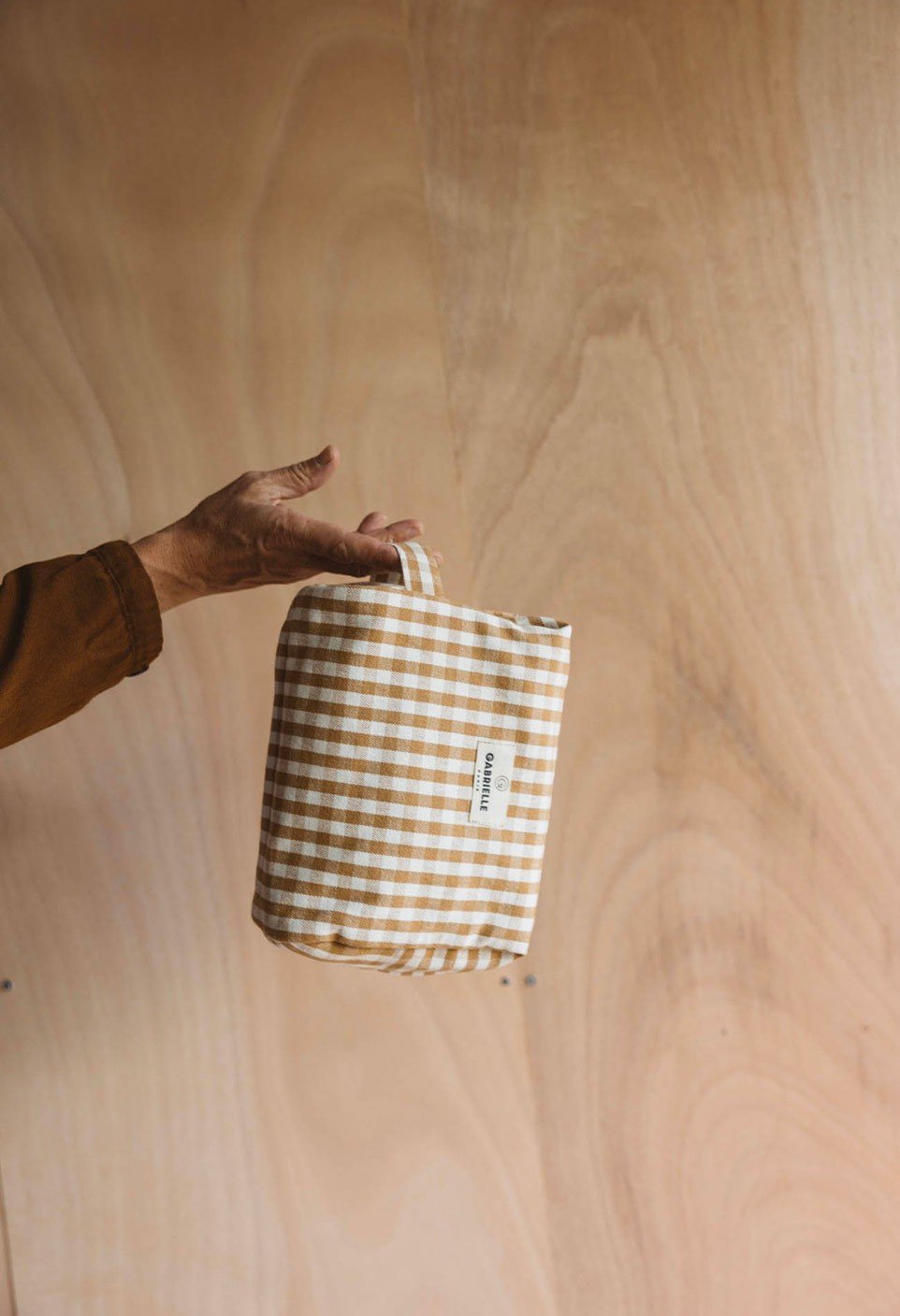 Photo de trousse de toilette en coton vichy camel gabrielle paris 1 par Les Biscottes