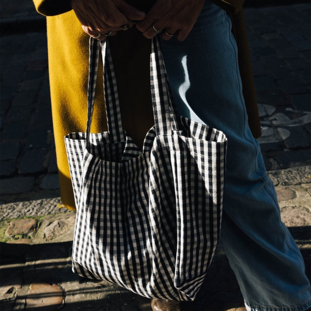 Photo de sac a main vichy black 2 par Les Biscottes