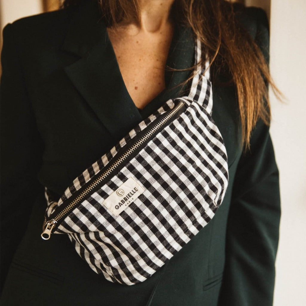 Photo de sac banane vichy black 1 par Les Biscottes